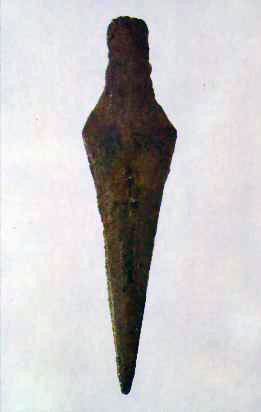File:Statue Stele pugnale.jpg