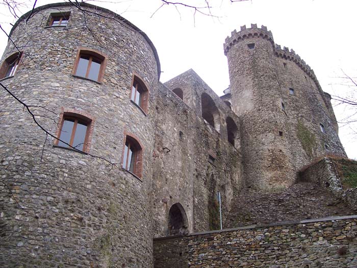 File:FOSDINOVO CASTELLO 1.jpg