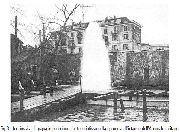 Fig. 3 - Fuoriuscita di acqua in pressione dal tubo infisso nella sprugola all’interno dell’Arsenale militare