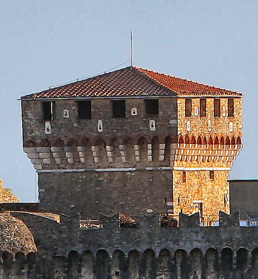 File:SARZANA - FORTEZZA DI SARZANELLO 02.jpg