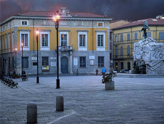 File:SARZANA - PIAZZA MATTEOTTI 01.jpg