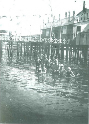 LA SPEZIA bagno Nettuno la rotonda sul mare.jpg